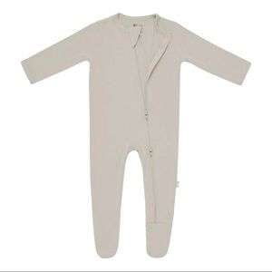 Kyte baby ZIPPERED FOOTIE IN OAT
